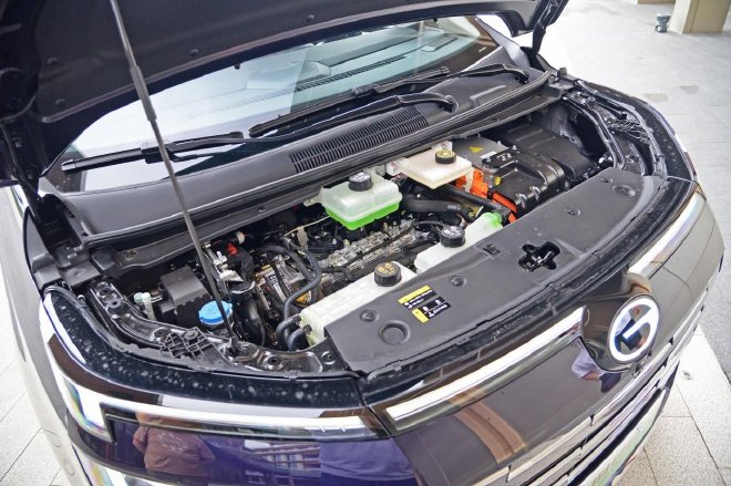 广汽传祺新能源E8试驾 可移动的大平层