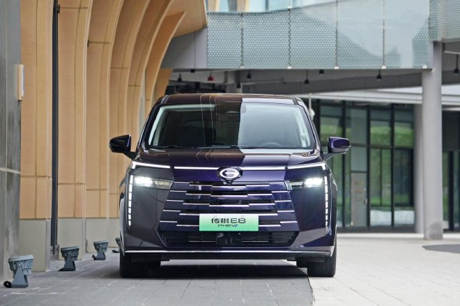 广汽传祺新能源E8试驾 可移动的大平层