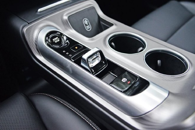 广汽传祺新能源E8试驾 可移动的大平层