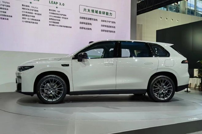 2023广州车展：零跑C10正式亮相