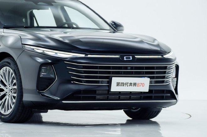 换装全新设计，车身加长 实拍体验奔腾B70