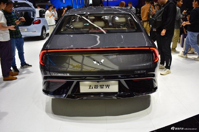 售价8.88万-10.58万元 五菱星光正式上市