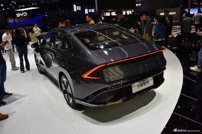 售价8.88万-10.58万元 五菱星光正式上市