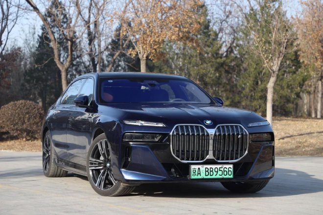 智能时代如何提升数字化体验？创新纯电动BMW i7给出答案