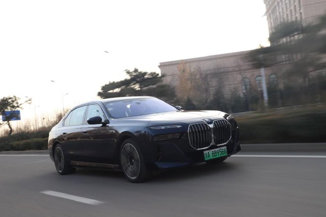 智能时代如何提升数字化体验？创新纯电动BMW i7给出答案