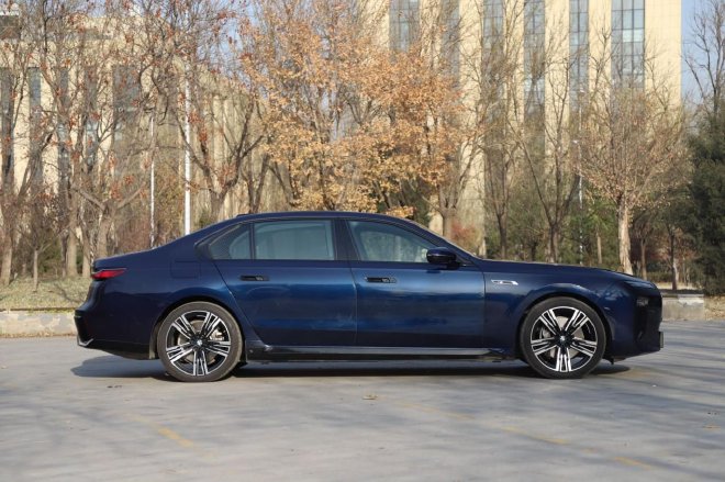 智能时代如何提升数字化体验？创新纯电动BMW i7给出答案