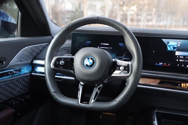 智能时代如何提升数字化体验？创新纯电动BMW i7给出答案