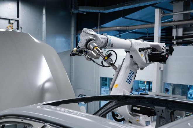 豪华兑现于产品制造 淬炼全新BMW 5系长轴距版至臻豪华品质