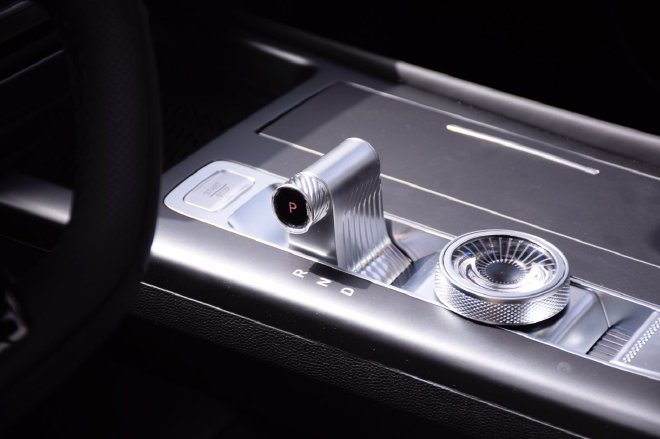 不用充电的电四驱能行吗？ 越野场地体验北京汽车BJ30