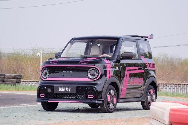 可代步、能玩乐的新选择 卡丁车赛道试驾吉利熊猫卡丁