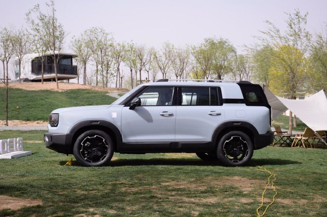 不用充电的电四驱能行吗？ 越野场地体验北京汽车BJ30