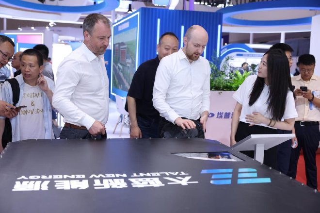 太蓝新能源携120Ah超高能量密度全固态锂金属电池亮相CIBF2024展会