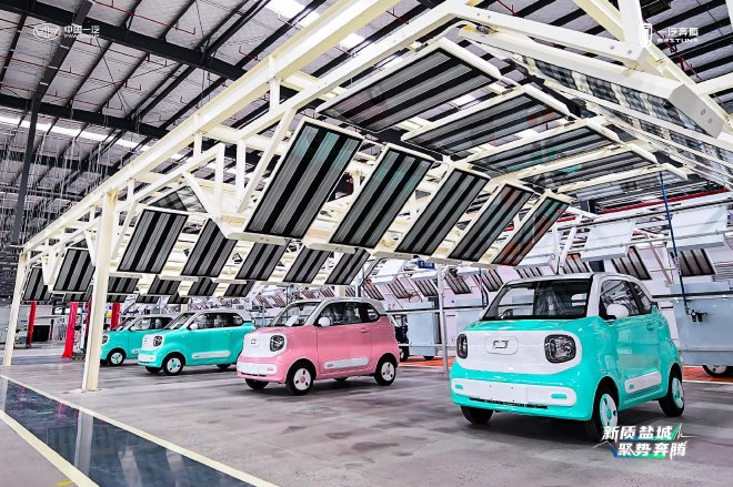 中国一汽盐城分公司投产 首款车型奔腾小马正式量产