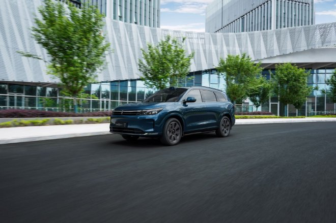 颜值微调/内核升级 试驾问界新M7 Ultra