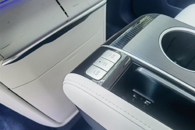 一次自我超越 试驾上汽通用别克全新GL8陆尊PHEV