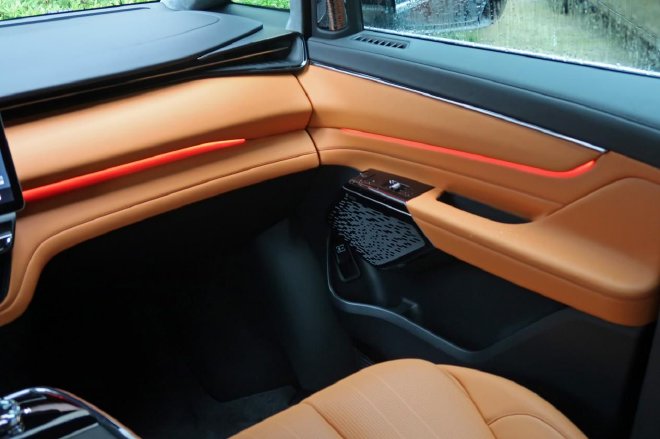 LEVC L380试驾 “陆地空客”尊享未来出行