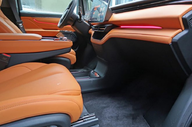 LEVC L380试驾 “陆地空客”尊享未来出行