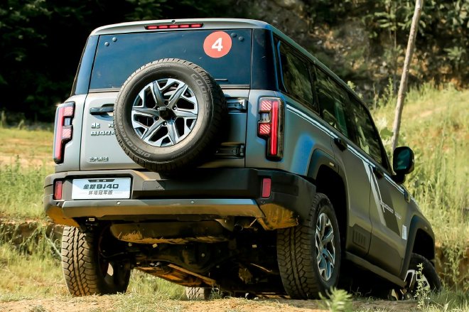 试驾全新BJ40环塔冠军版 越野素车新标杆