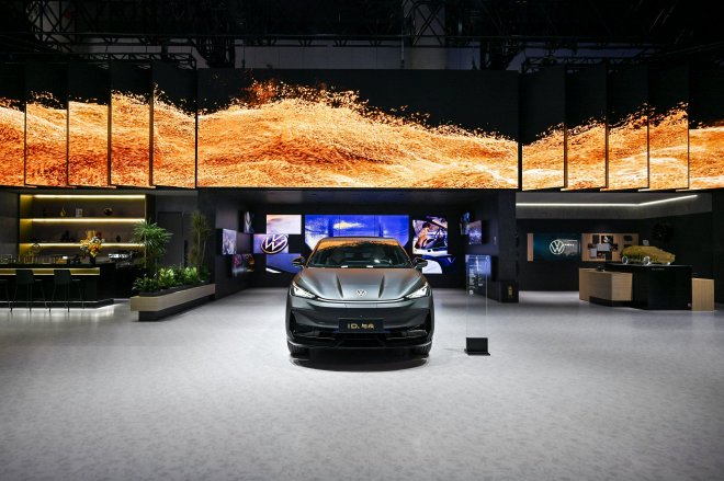 2024成都车展：大众首款电动轿跑ID.与众亮相