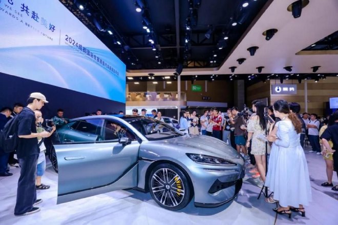 双旗舰同台 腾势Z9GT/腾势Z9亮相2024成都车展