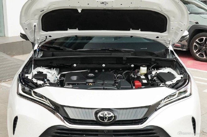 一汽丰田新款凌放/RAV4荣放上市 售价16.98万元起