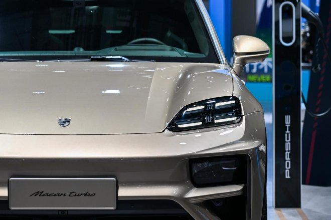 从燃油到纯电 保时捷两款Turbo车型亮相第七届中国国际进口博览会