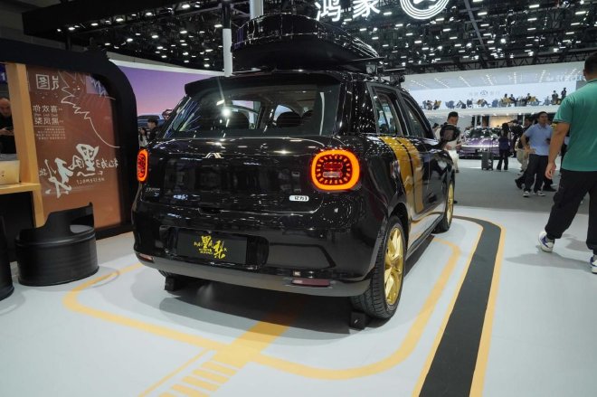 2024广州车展：玩的就是个性 江淮钇为3黑凤梨版亮相