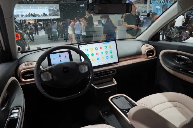 2024广州车展：玩的就是个性 江淮钇为3黑凤梨版亮相