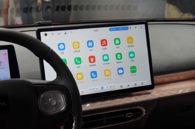 2024广州车展：玩的就是个性 江淮钇为3黑凤梨版亮相