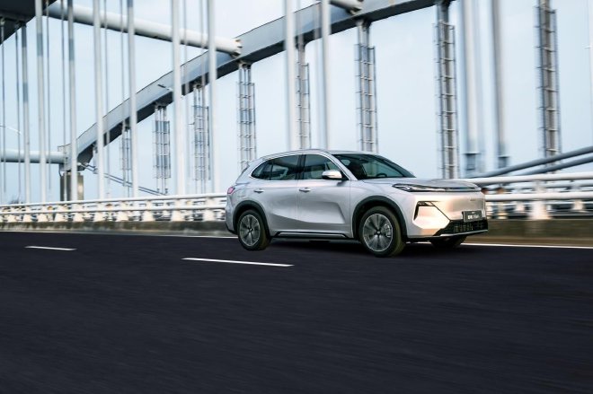 试驾吉利银河星舰7 EM-i 一款兼顾实用与智能的紧凑型SUV