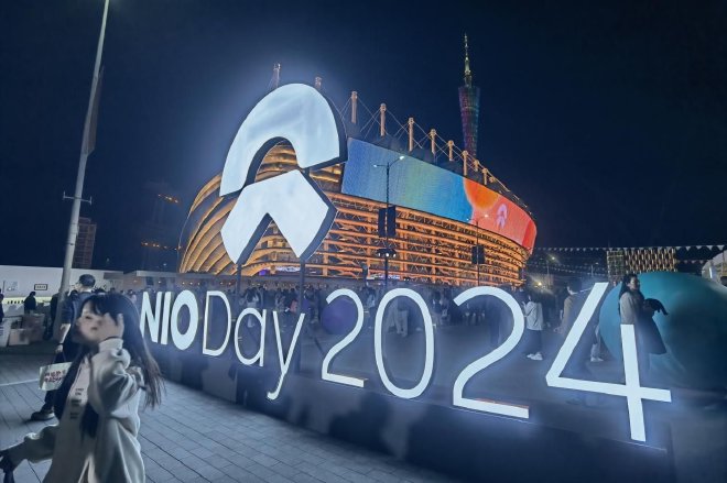 蔚来李斌：蔚来ET9月销1000台就很开心了