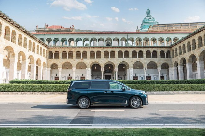 All in智能化 岚图全品类将搭载华为乾崑智驾