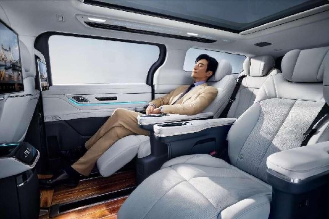 试驾吉利银河翼真L380陆地空客系列 重新定义MPV标杆