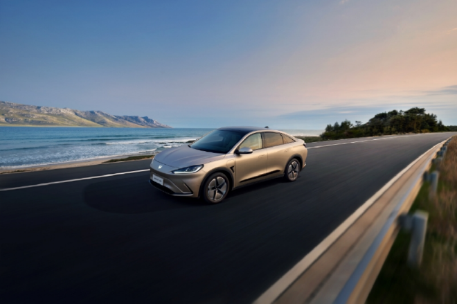 极狐阿尔法新6系上市 重点升级智能化