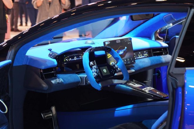 2025上海车展： 腾势Z概念跑车首发亮相