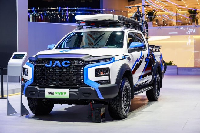 2025上海车展：江汽DEFINE平台原型车亮相