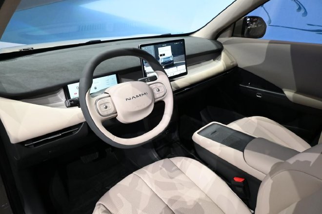 2025上海车展：东风纳米06亮相