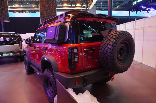 2025上海车展：北京BJ40增程赤兔版上市