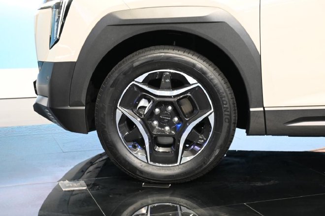 2025上海车展：东风纳米06亮相