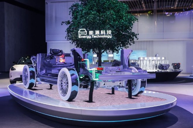 2025上海车展：吉利发布“神盾金砖”电池品牌