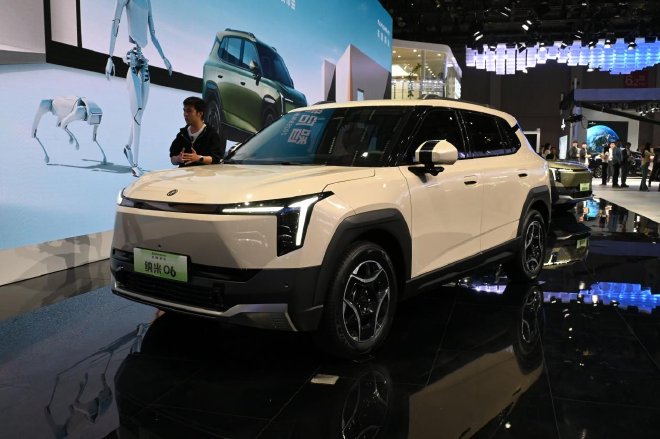 2025上海车展：东风纳米06亮相