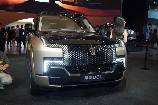 2025上海车展：仰望U8L实车亮相