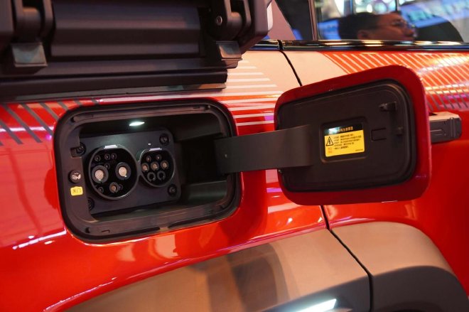 2025上海车展：北京BJ40增程赤兔版上市