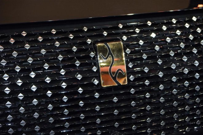 2025上海车展：仰望U8L实车亮相