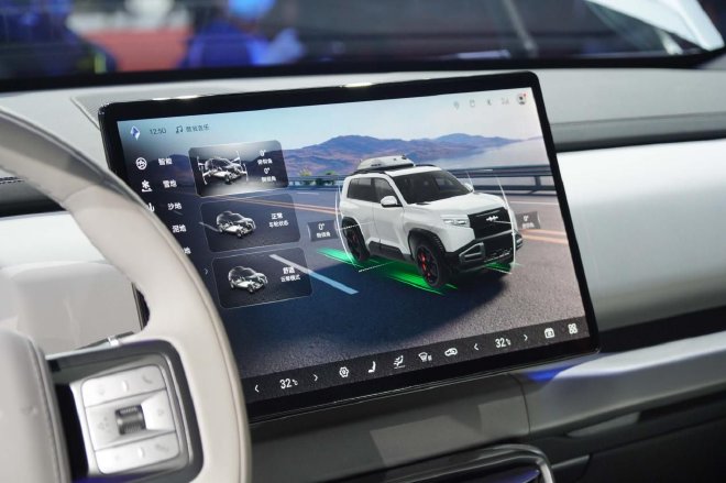 2025上海车展：有颜值有科技的方盒子 方程豹钛3车展亮相