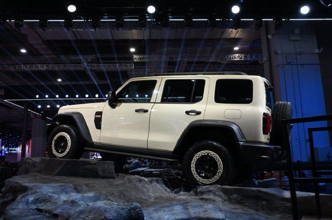 2025上海车展：坦克300虎克版正式发布