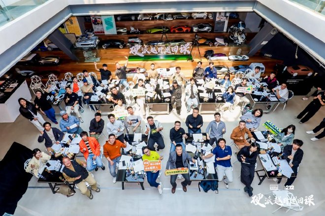 2025汽车科技大讲堂·硬派越野巡回课央美站全员合影