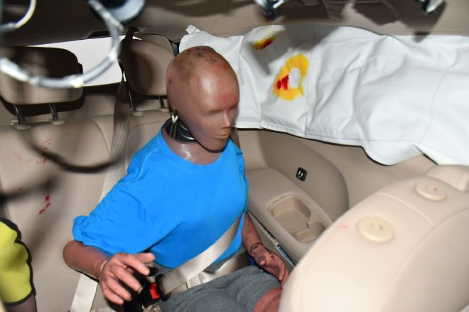 别克GL8陆尚以全优成绩创MPV三排安全碰撞纪录