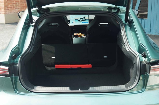 电动尾翼 四出排气 第三代UNI-V如何取悦年轻人