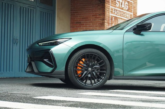 电动尾翼 四出排气 第三代UNI-V如何取悦年轻人